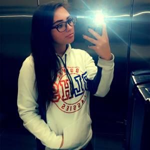 Meet your Posher, Katelyn